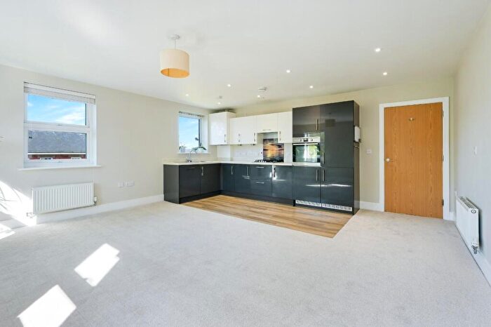 2 Bedroom Flat For Sale In Richmond Crescent, Epsom, KT19