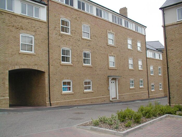 2 Bedroom Flat To Rent In Holden Close, Braintree, CM7