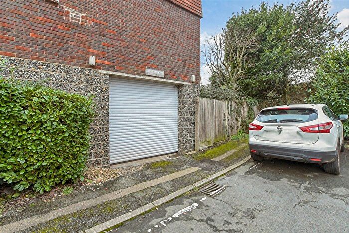 2 Bedroom Flat For Sale In Vincent Road, Dorking, Surrey, RH4