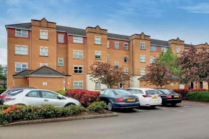 2 Bedroom Flat To Rent In Pickfords Gardens, Slough, SL1