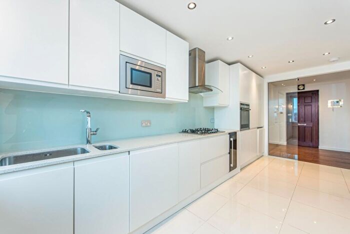 2 Bedroom Flat To Rent In Wellington Road, London, NW8