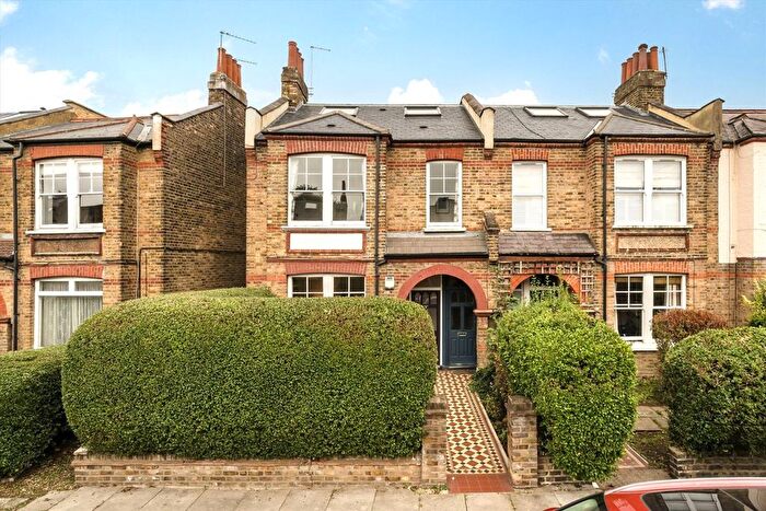 2 Bedroom Flat For Sale In Aylmer Road, Chiswick, W12