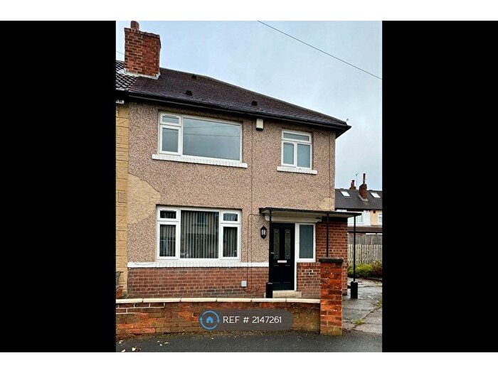 3 Bedroom Semi-Detached House To Rent In Sandway Gardens, Leeds, LS15