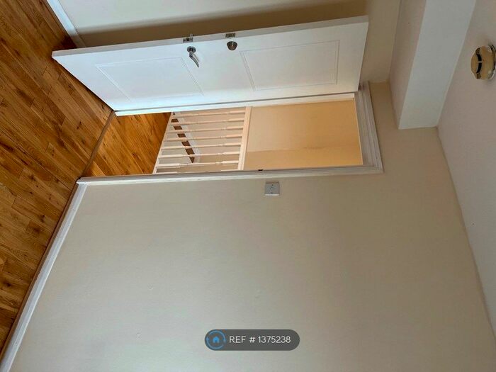 3 Bedroom Flat To Rent In Ellingham Road, Shepherds Bush London, W12