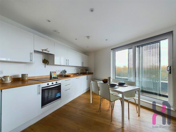 3 Bedroom Flat To Rent In The Plaza, Advent Way, Ancoats, Manchester, M4