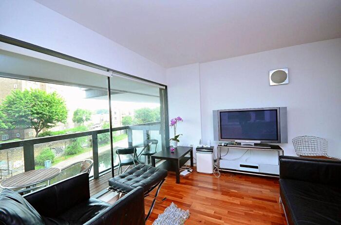 2 Bedroom Flat To Rent In Gainsborough Studios West, Islington, London, N1