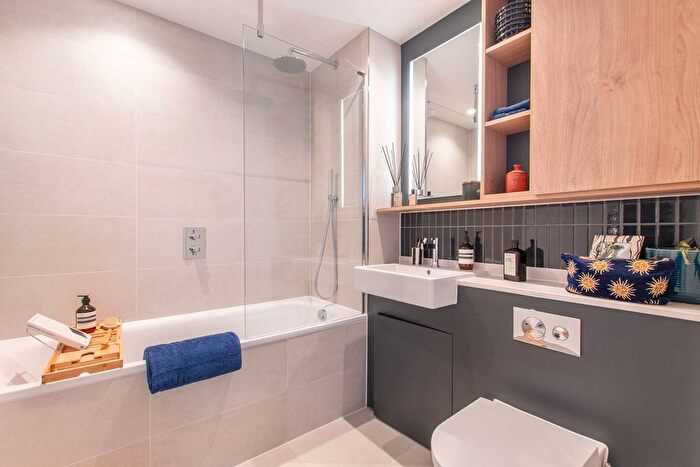 Studio To Rent In The Maple, Temple Fortune, London, NW2