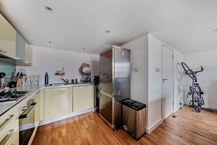 1 Bedroom Flat To Rent In Broadwater Road, Tooting, London, SW17