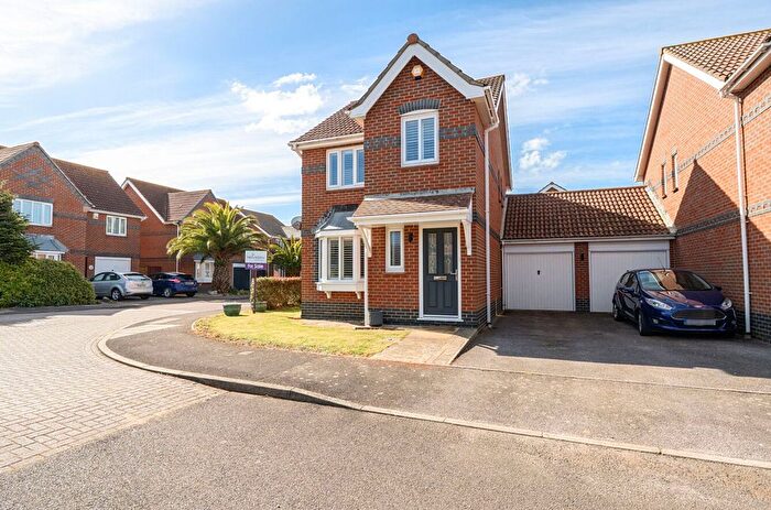 3 Bedroom Detached House For Sale In Mixon Close, Selsey, PO20