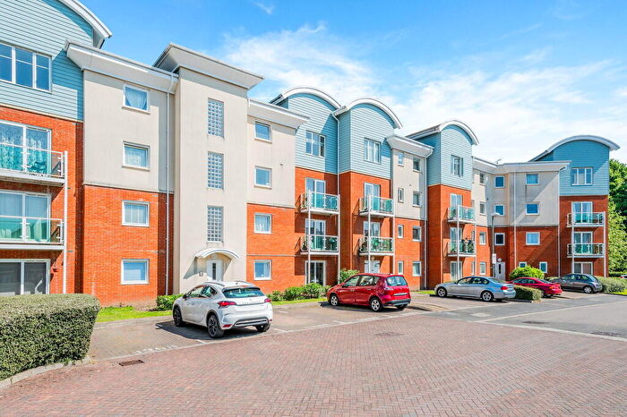 2 Bedroom Flat To Rent In Flat Nutfield Court, RH1