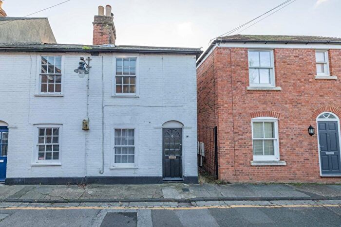 2 Bedroom End Of Terrace House For Sale In Albion Place, Canterbury, CT1