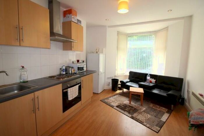 2 Bedroom Terraced House To Rent In Broadway Rhondda Cynon Taff, CF37