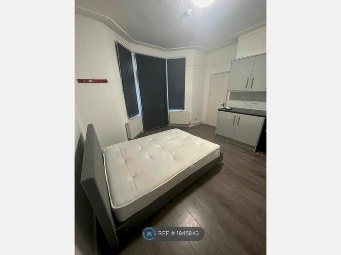 Studio To Rent In Myddleton Road, London, N22