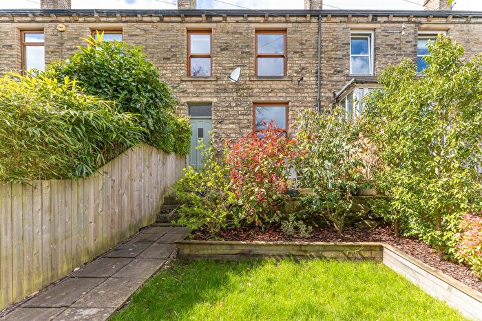 3 Bedroom Terraced House For Sale In Cooperative Terrace, Wooldale, Holmfirth, HD9