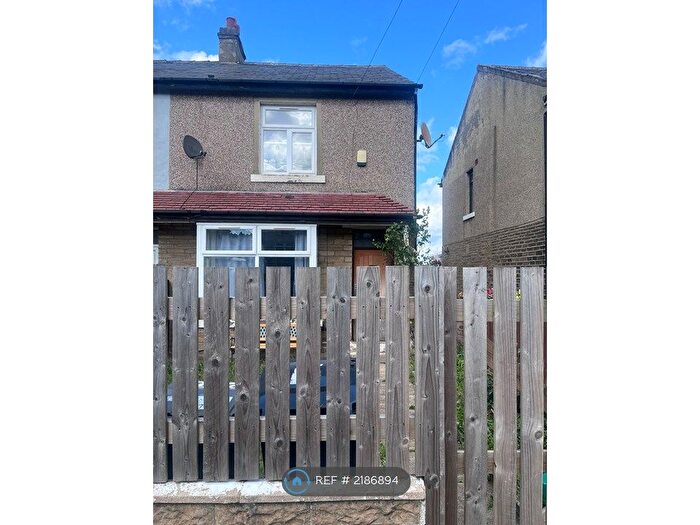 3 Bedroom End Of Terrace House To Rent In Carr Bottom Road, Bradford, BD5