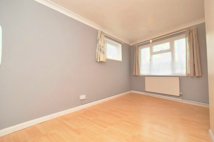 1 Bedroom Flat To Rent In Kennedy Court, Whinbush Road, Hitchin, SG5