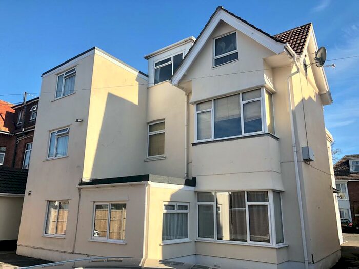 2 Bedroom Ground Flat To Rent In Boscombe Spa, BH5