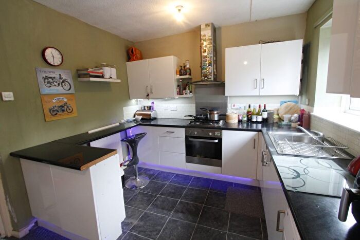 2 Bedroom Flat For Sale In Heatherfield, Bolton, BL1