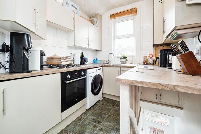 2 Bedroom Maisonette For Sale In Caulfield Road, East Ham, London, E6