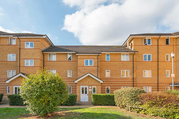 2 Bedroom Apartment For Sale In Stanley Close, London, SE9