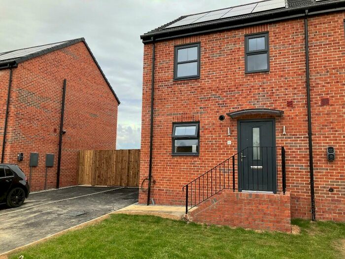 2 Bedroom End Of Terrace House To Rent In Priestman Way, Dream, Hull, East Riding Of Yorkshire, HU9