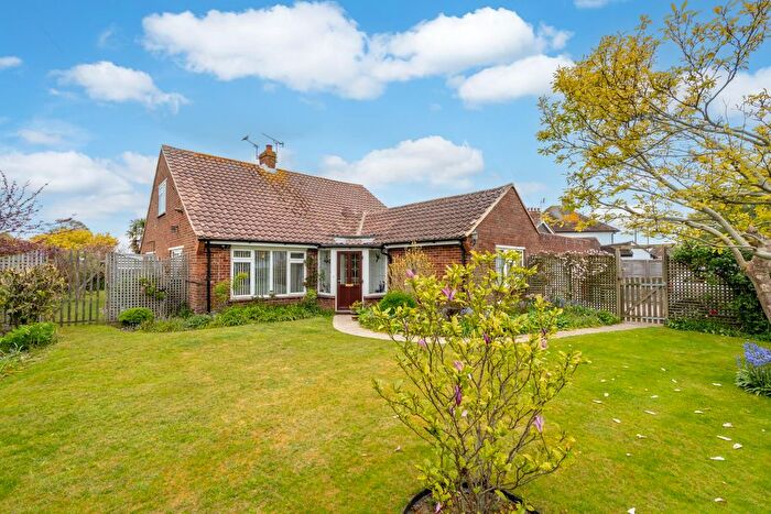 3 Bedroom Chalet For Sale In Goodwood Avenue, Felpham, Bognor Regis, PO22