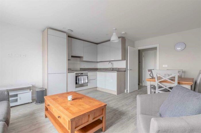 1 Bedroom Apartment To Rent In Elizabeth Court, Bathurst Walk, Richings Park, SL0