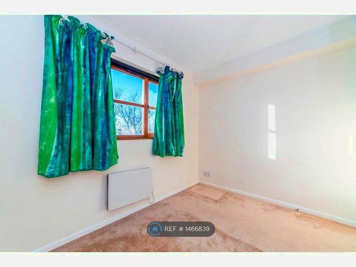 1 Bedroom Flat To Rent In Banner Close, Purfleet, RM19