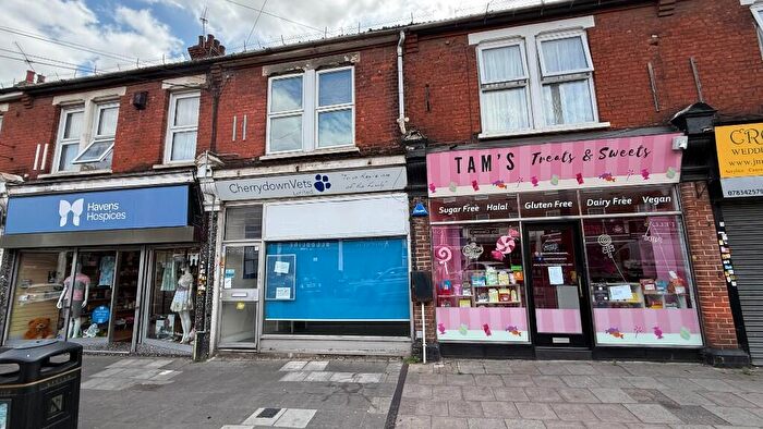 1 Bedroom Flat For Sale In King Street, Stanford-Le-Hope, Essex, SS17