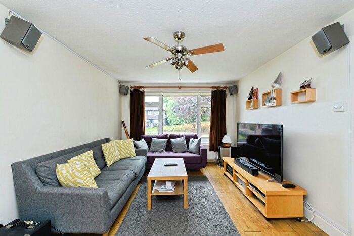 3 Bedroom Semi-detached House For Sale In Nicholas Road, Croydon, CR0