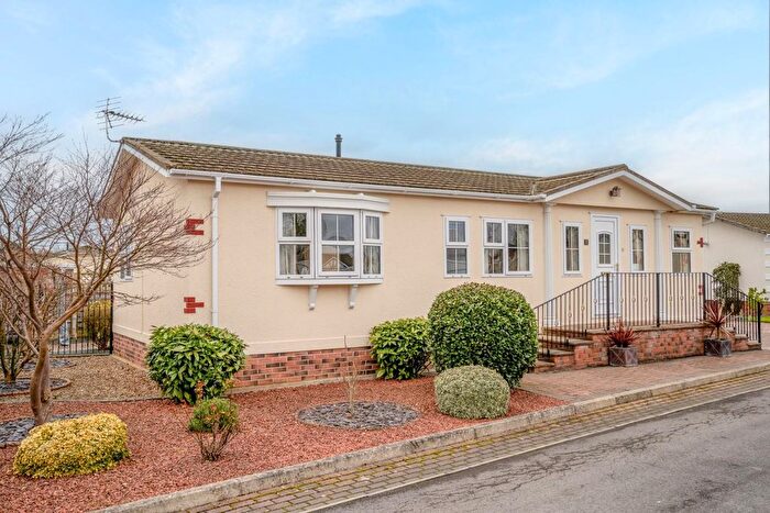 2 Bedroom Mobile/park Home For Sale In The Willows, Acaster Malbis, York, YO23