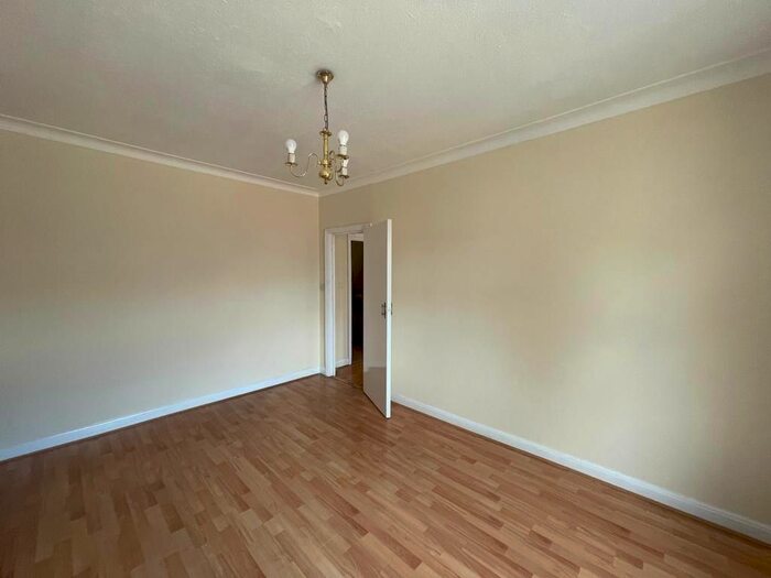 3 Bedroom Semi-Detached House To Rent In Kenton Lane, Harrow, HA3