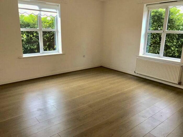 2 Bedroom Ground Flat To Rent In Lathom Court, L36