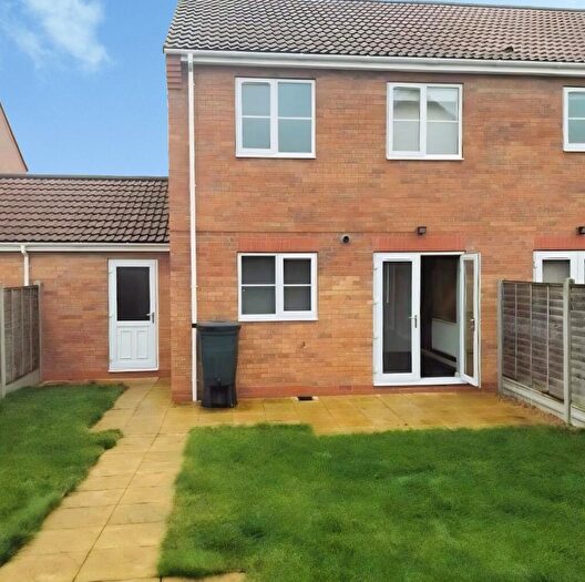 3 Bedroom Semi-Detached House To Rent In Carlton Close, Sleaford, NG34