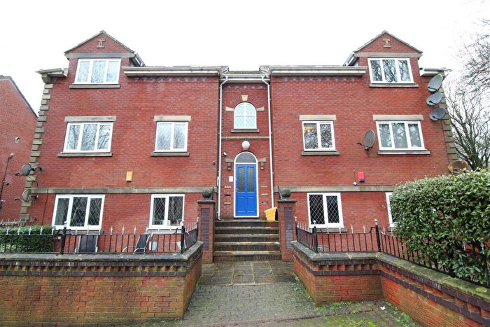 2 Bedroom Apartment For Sale In Highthorne Court, Shadwell, Leeds, LS17