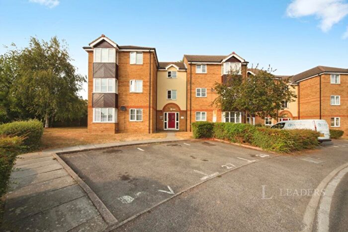 2 Bedroom Flat To Rent In Falcon Close, Dunstable, LU6