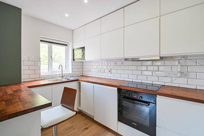 1 Bedroom Semi Detached House For Sale In Joshua Street, Tower Hamlets, London, E14