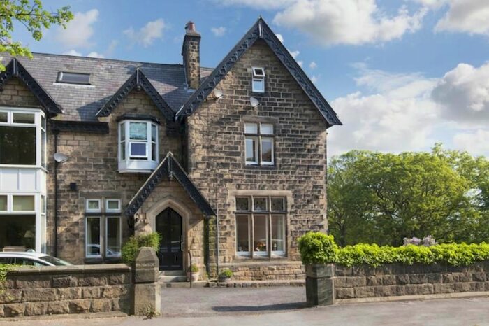 2 Bedroom Flat To Rent In Brookside, Albany Walk, Ilkley, LS29