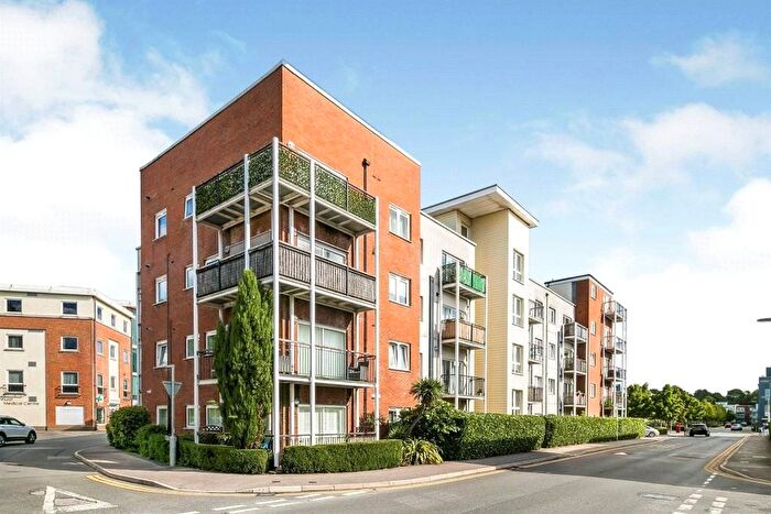 1 Bedroom Flat For Sale In Canalside, Redhill, Surrey, RH1