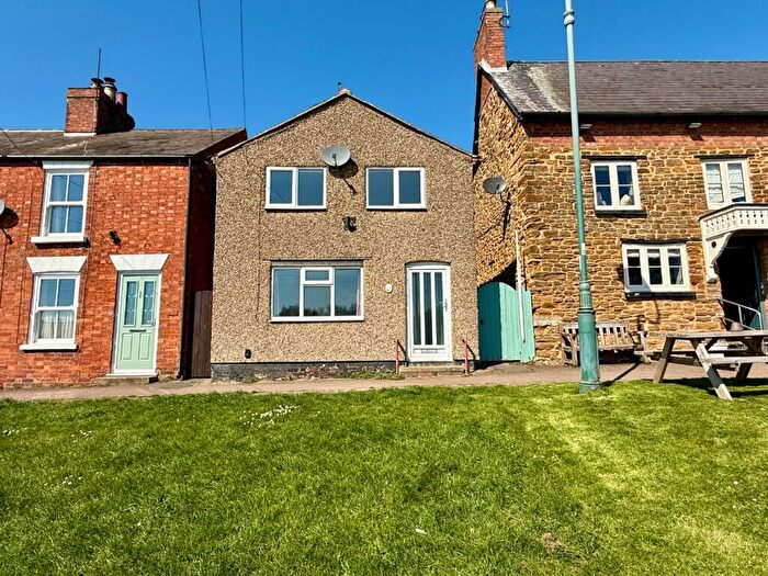 2 Bedroom Detached House For Sale In The Green, Braunston, NN11