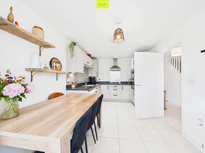 4 Bedroom Semi-Detached House For Sale In Feld Lane, Holmewood, S42