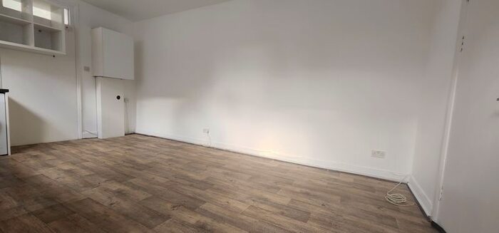 Studio To Rent In Myddleton Road, London, N22