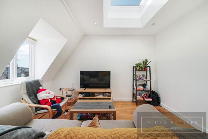 1 Bedroom Apartment To Rent In Torrington Park, North Finchley, London, - See D Virtual Tour Online, N12