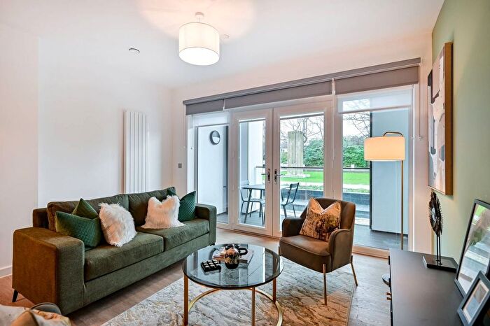 1 Bedroom Flat To Rent In Walton Court, Walton-On-Thames, KT12