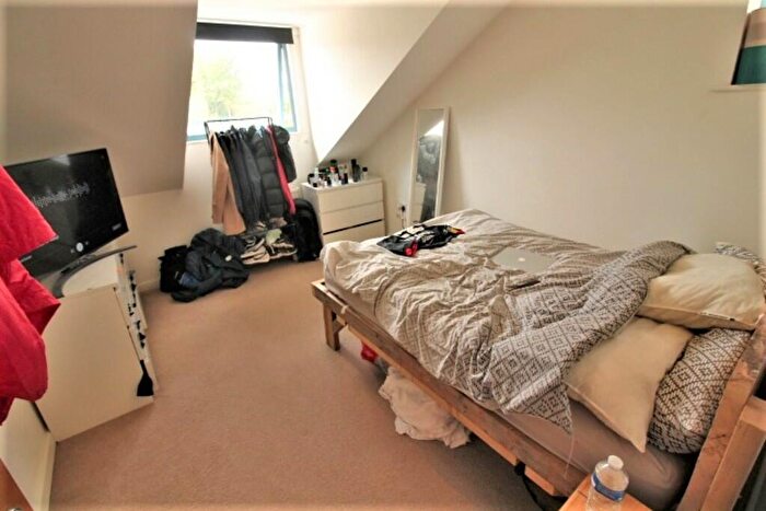 2 Bedroom Flat To Rent In Chudleigh Road, Exeter, EX2