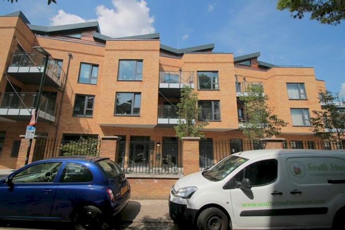 1 Bedroom Flat To Rent In Railshead Road, St. Margarets, TW7