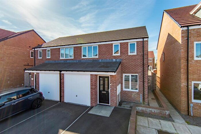 3 Bedroom Semi-Detached House For Sale In Cypres Point Grove, Augusta Park, Dinnington, NE13