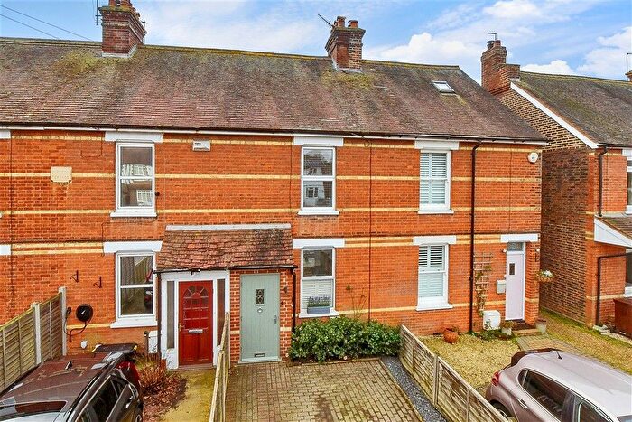 3 Bedroom Terraced House For Sale In Tonbridge Road, Hildenborough, Tonbridge, Kent, TN11