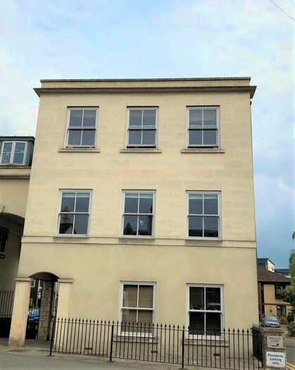 2 Bedroom Flat To Rent In Windsor Castle, Bath, BA1