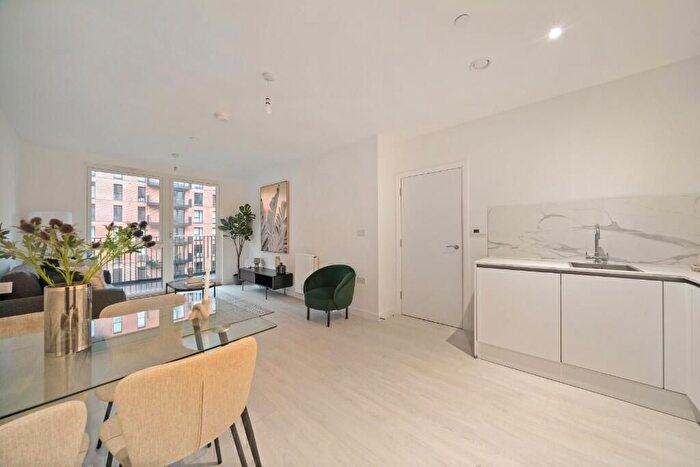 5 Bedroom Flat To Rent In Arusha Court, Hayes, UB3